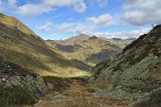 77 Scendo da dx verso l'Alpe 'Agheta' 